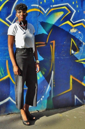 tenue streetwear avec col plastron kipé